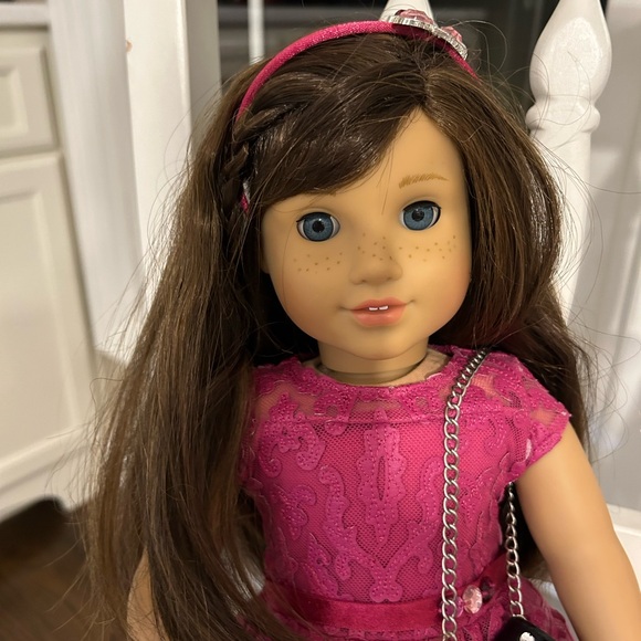 American girl doll - Picture 2 of 5